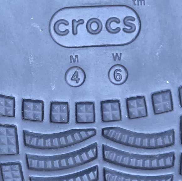 CROCS Furever Crush Glitter Black Fur Lined Clogs Size 6 - Picture 8 of 9